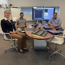 De nouveaux représentants polonais visitent les bureaux de Mek (Marantz Electronics) pour une formation commerciale et technique